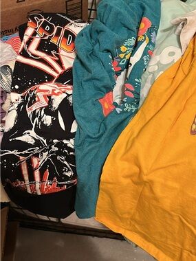 Bundle of 7 Graphic Tees